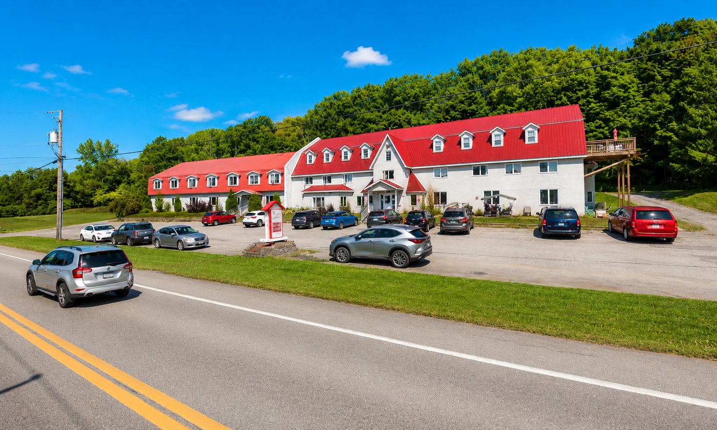 Le Manoir Cap-Santé vu de la Route 138, façade principale